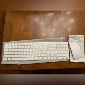 Apple White Keyboard & Mouse set 🤍🤍🤍